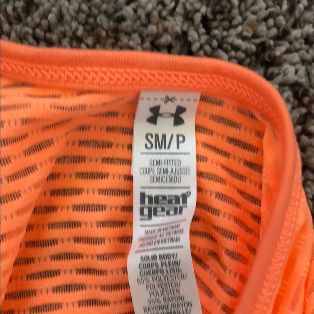 Underarmor workout top - Picture 3 of 3